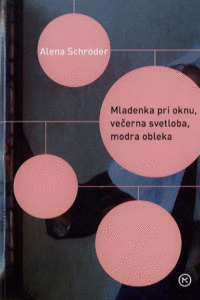 Naslovnica: Mladenka pri oknu, večerna svetloba, modra obleka